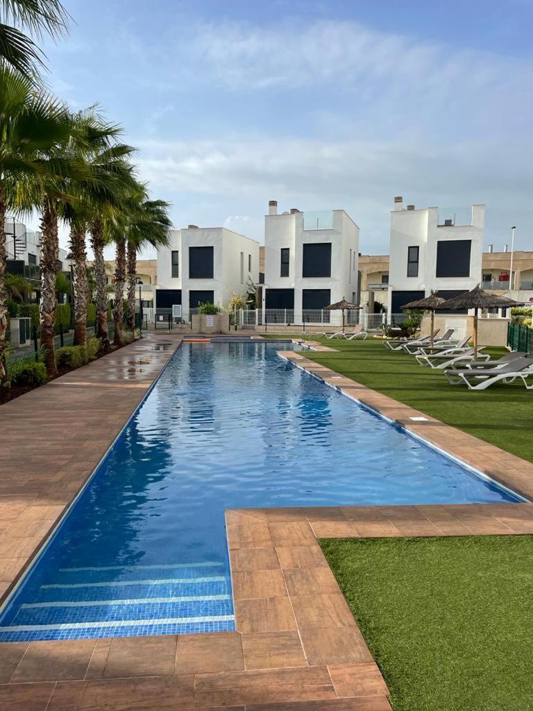 Fun Holiday Apartment Punta Prima ตอร์เรเวียคา ภายนอก รูปภาพ
